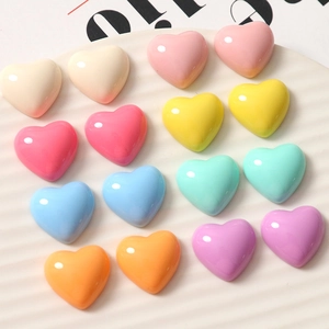 Colorful glossy heart-shaped resin charms for DIY jewelry and accessories on white tray