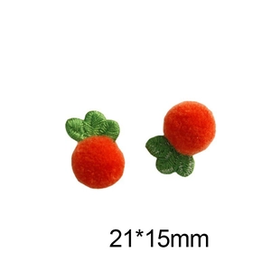 Nahaufnahme von 21x15mm Plüsch-Pfirsich-Anhänger mit grünen Blättern für DIY-Bastelarbeiten