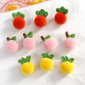 Niedliche Simulation Frucht Plüsch Pom Pom Anhänger DIY Handgemachte Pfirsich Ananas Karotte Stickerei Zubehör Für Haarspangen