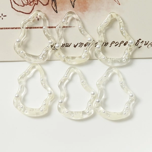 Set de 6 dijes geométricos de resina transparente con perlas para joyería artesanal