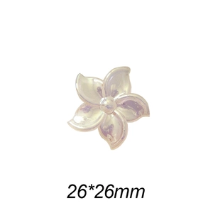 Makroaufnahme einer 26mm Perlglanz-Harz-Blume in Mejungfrau-Weiß für DIY-Schmuck