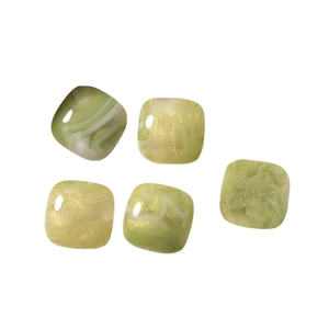 Set van 5 vierkante groene hars bedeltjes van 18mm met goudglitter en marmerpatroon