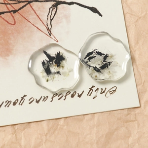Irregular transparent resin earrings with dried flowers and minimalist wave edge design