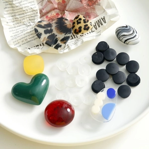 DIY colorful acrylic shoe charm set with leopard heart and resin beads on paper
