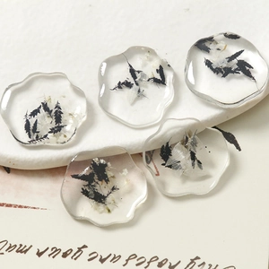Handmade transparent resin patches with dried flowers for DIY jewelry and crafts