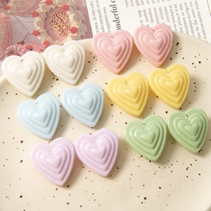 Perles en forme de cœur en acrylique multicouche couleurs macaron avec trous pour bijoux