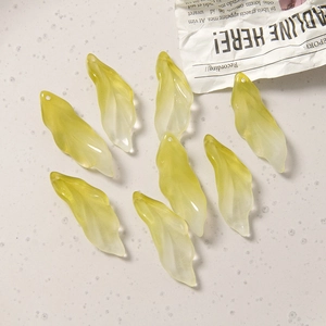 Translucente blad-vormige matte glazen kralen in groen-geel verloop voor DIY sieraden