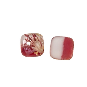 Pendientes cuadrados de resina con flores secas y pan de oro en diseño degradado bicolor