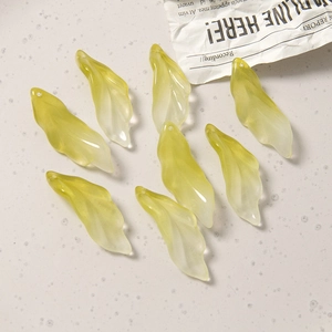 Handgemaakte glazen bladhangers voor DIY met natuurlijke textuur en geel kleurverloop