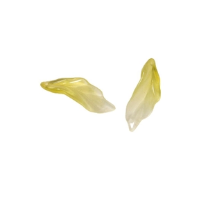 Paar lichtgele glazen hangers in bladvorm met verloop voor DIY-sieraden en accessoires