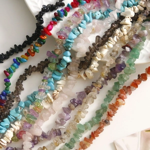 Cuentas de trozos de piedras naturales de colores con turquesa y amatista para joyas