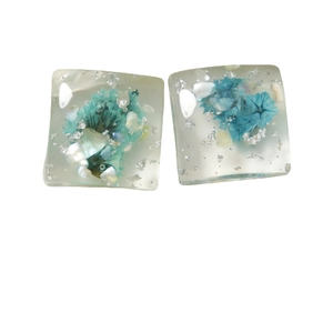 Ciondoli quadrati in resina trasparente con fiori secchi blu e foglia d'argento per fai-da-te