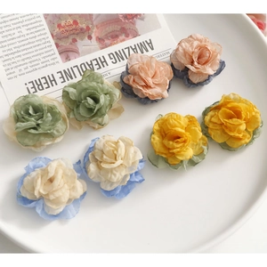 Rosas de tela de malla hechas a mano en cuatro colores para joyas y accesorios de bricolaje