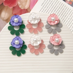 Tre paia di orecchini a fiore in acrilico con centri di perle stile coreano