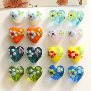 Set of 16 heart-shaped glass beads with floral patterns for DIY jewelry making