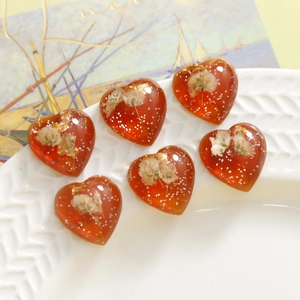 Handmade Heart Shape Resin Accessory with Dried Flowers Gold Foil Amber Caramel Color DIY Jewelry Decoration Crafting