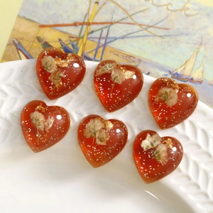Caramel resin heart charms with gold foil and dried flowers for DIY jewelry making