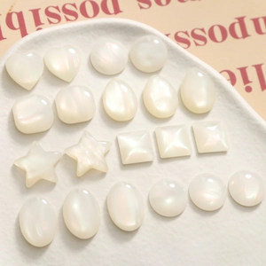 Cabochon in conchiglia occhio di gatto bianco cangiante in varie forme per gioielli fai da te