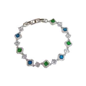 Bracelet élégant en argent avec pierres carrées émeraude et bleues et zircons sertis