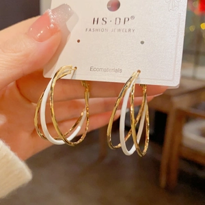 Fashionable layered gold hammered and white enamel intertwined geometric hoop earrings