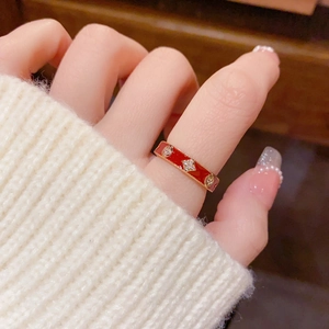 Bague ouverte fleur émail rouge rétro plaqué or avec accents brillants en zircon