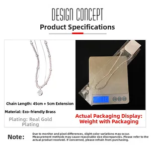 Vue détaillée du collier de perles double couche en laiton éco avec placage d'or véritable