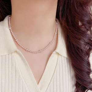 Collier double rang de perles avec pendentif géométrique et éclat élégant rose-blanc