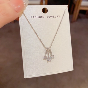 Exquisite silver geometric necklace with three vertical zircons and diamond accents