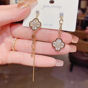 Pendientes Colgantes de Trébol de Cuatro Hojas Asimétricos Con Poste de Plata de Ley 925 Cobre Bañado en Oro Zirconia Borla Pendientes para Mujer Joyería Regalo