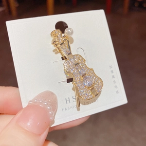 Elegant Gold Plated Copper Violin Brooch With Shimmering Zirconia And Artificial Pearl Musical Note Lapel Pin For Women Party Jewelry