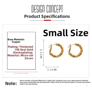 Détail de boucles d'oreilles créoles tressées dorées 2,5 cm en cuivre plaqué or 14K
