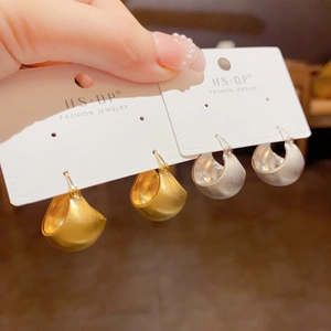 Details zu Ohrringen in Mattgold und Silber mit gebürstetem Metall auf Displaykarte