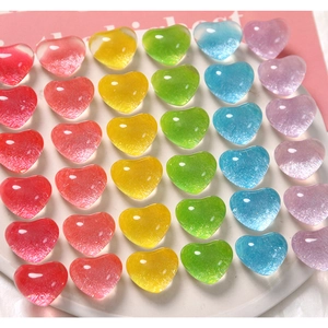 Ciondoli a cuore in resina trasparente con glitter colorati per fai da te e gioielleria