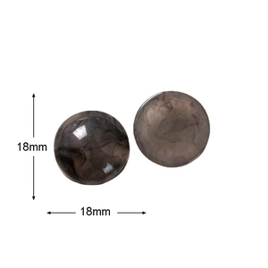 Detail von 18mm runden Harzanhängern mit grauem Marmormuster für DIY-Schmuckherstellung