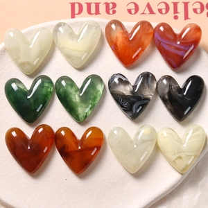 Lot de 12 accessoires DIY en résine en forme de cœur avec motif marbre à l'encre