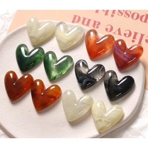Breloques en résine en forme de cœur avec motif marbré pour bijoux et artisanat