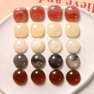 Makroansicht von 18mm Harz-Cabochons mit Marmortintur-Textur für DIY-Schmuck und Handwerk