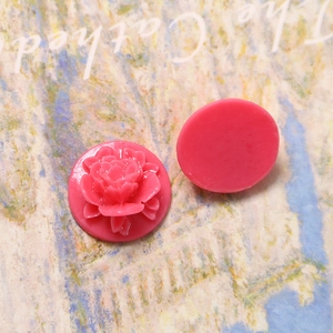Macro view of pink resin rose flower flatback charms for DIY jewelry and hair accessories