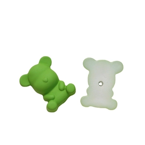 Schattige matte beer DIY sieraden accessoires in groene en crèmewitte kleuren