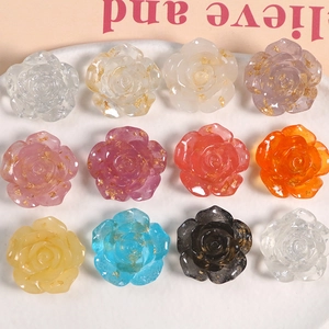 Breloques fleurs roses en résine avec feuilles d'or pour bijoux DIY et accessoires cheveux