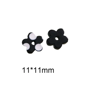Foto macro de flores de resina negra y lunares de 11mm para hacer joyas artesanales