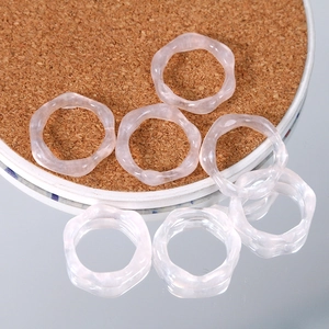 Bague En Résine Ondulée Irrégulière Pour Femmes Minimaliste Semi Transparente Rose Texture Gelée Bijoux Pailletés Accessoires