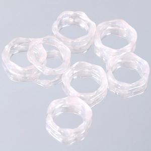 Ensemble de bagues en résine transparente avec texture ondulée et fini brillant