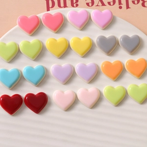 Bunte Herz-Anhänger aus Harz für DIY-Ohrringe und Haarschmuck in verschiedenen Farben