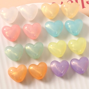 Bunte irisierende Herzperlen aus Harz mit Löchern für DIY-Schmuck und Haar-Accessoires