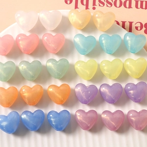Bunte Herzperlen aus Harz mit Perlmuttglanz für DIY Schmuckherstellung