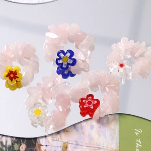 Five-piece set of pink crystal chip rings with colorful handmade glass flower charms