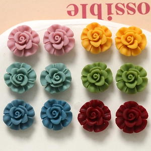 Accessoires fleurs de rose en résine mate colorée pour la création de bijoux DIY