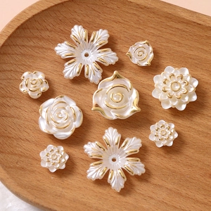 Breloques Fleur en Imitation Künstliche Perle Bord Doré Style Français Vintage Formes Rose Flocon pour Création de Bijoux DIY Déco