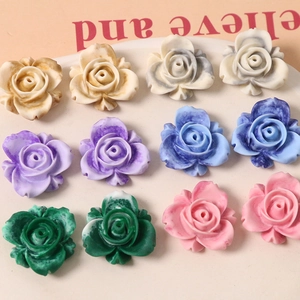 Breloques roses en résine mate aux couleurs assorties pour bijoux et accessoires cheveux